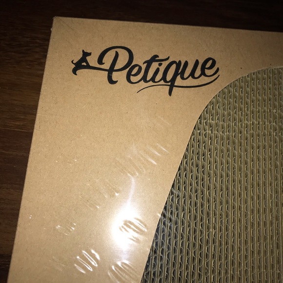 Petique Ghost Shape Cat Scratching Pad NEW Factory Sealed - Picture 5 of 6